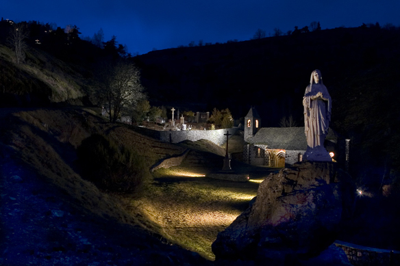 Mise en lumière de la Vierge, Alleuze - Conception lumière : Sylvie Sieg - Photo : G. Godard