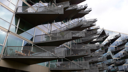 VM Houses, vue latérale, logements V - Ørestad City, Copenhague, Danemark - Architectes : Bjarke Ingels Group, Julien De Smedt Architects - Photo : Vincent Laganier