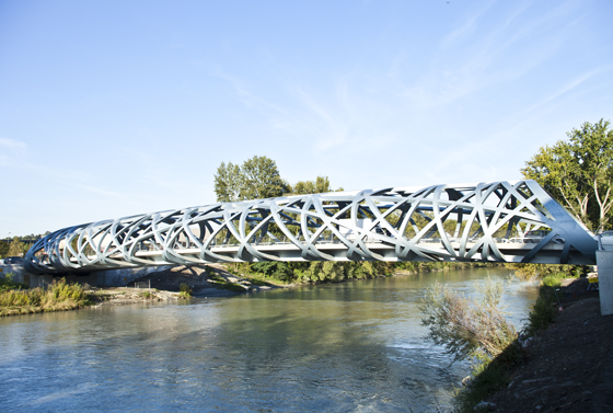 Pont Hans-Wilsdorf, Genève, Suisse - Architectes : Atelier darchitecture Brodbeck-Roulet - Ingénieurs : AB ingénieurs - Photo : Mauren Brodbeck.png