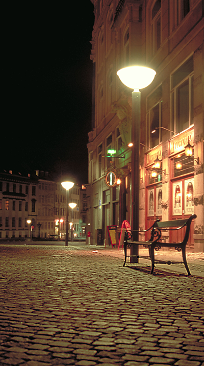 Place du centre ville avec lanterne d'éclairage indirect Philips, Copenhague, Danemark - Photo : Vincent Laganier, 1994