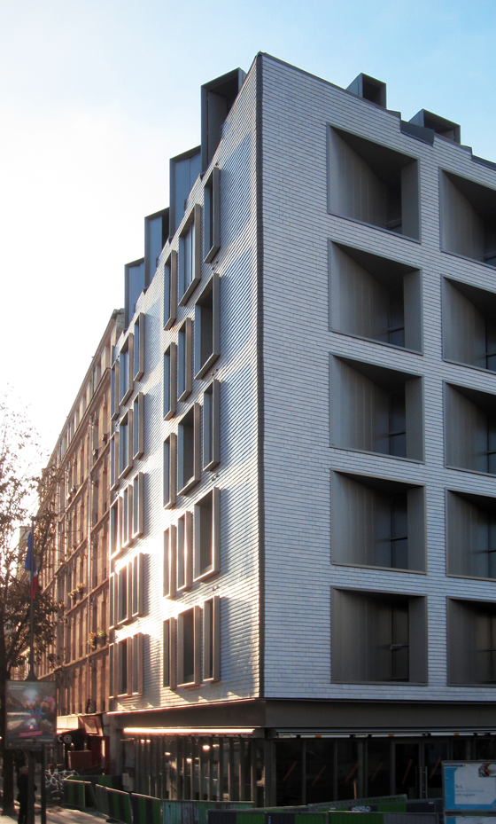 Angle des façades Est et Nord, logements sociaux, Paris, France - Fresh architectes