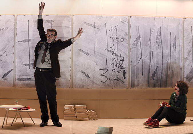La Leçon de Eugène Ionesco avec Robin Renucci et Jeanne Brouaye, Mise en scène : Christian Schiaretti, TNP - Photo : Michel Cavalca