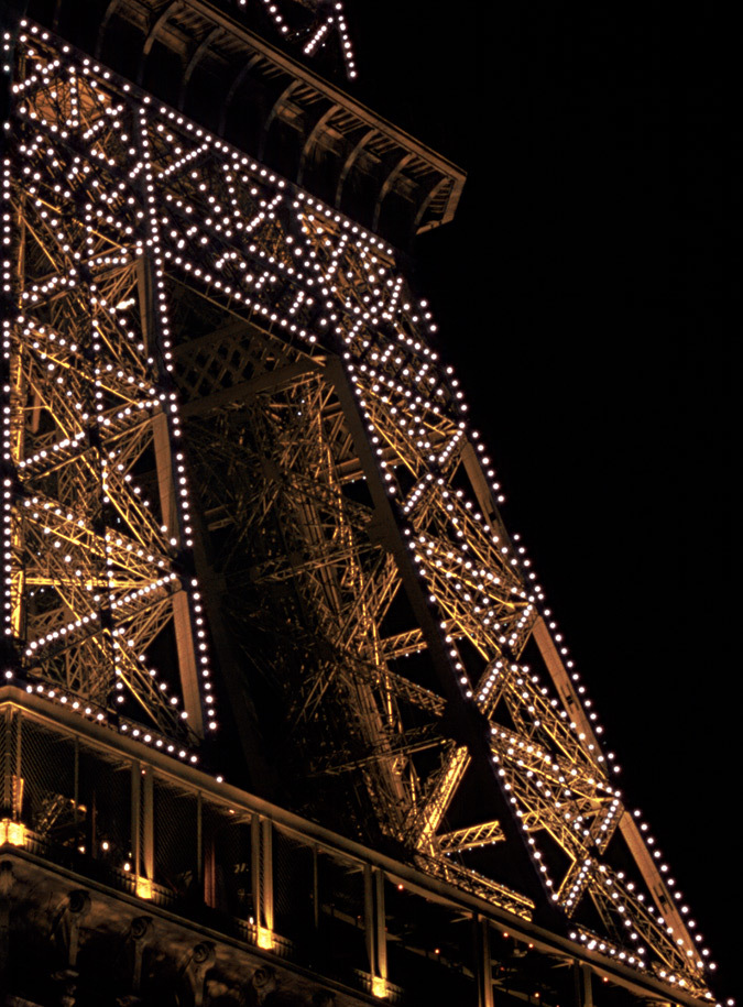 Tour Eiffel, Paris, France – Scintillement – Conception lumière : Pierre Bideau, SNTE – Photo : Vincent Laganier