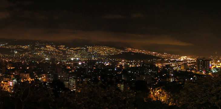 Medellin-de-nuit-MD---Photo-Pascal-Chautard