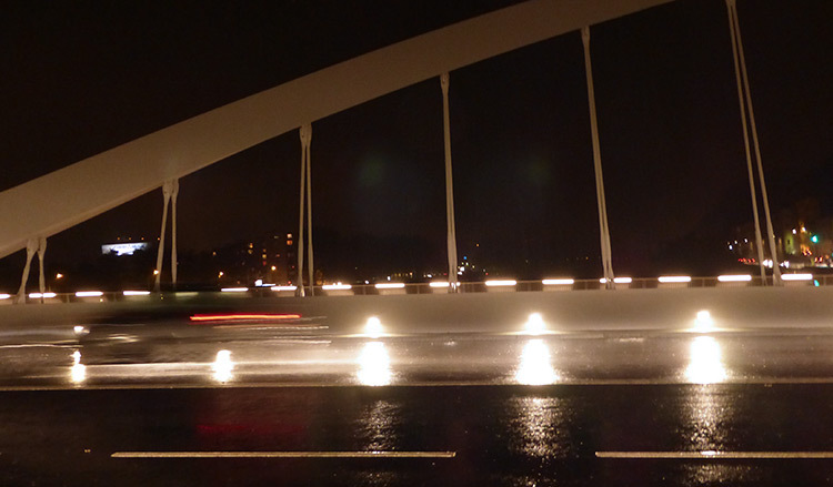 Lyon,-pont-Schuman,-mise-en-lumiere-Les-éclairagistes-associées---vue-amont-photo-Vincent-Laganier