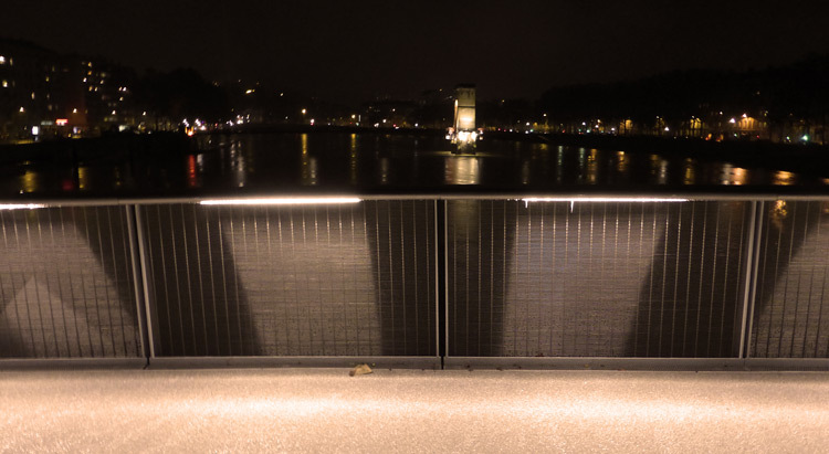 Lyon,-pont-Schuman,-mise-en-lumiere-Les-éclairagistes-associées---vue-aval-photo-Vincent-Laganier