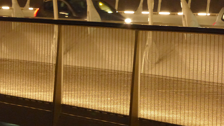 Lyon,-pont-Schuman,-mise-en-lumiere-Les-éclairagistes-associées---vue-detail-garde-corps-photo-Vincent-Laganier