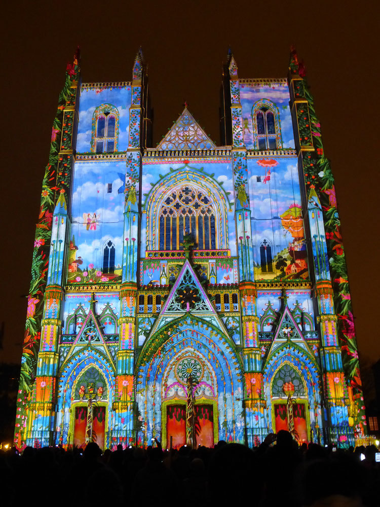 4 Son et lumiere - Illumi Nantes - Facade de la Cathedrale - Peinture Yann Thomas - Images Spectaculaires © Vincent Laganier