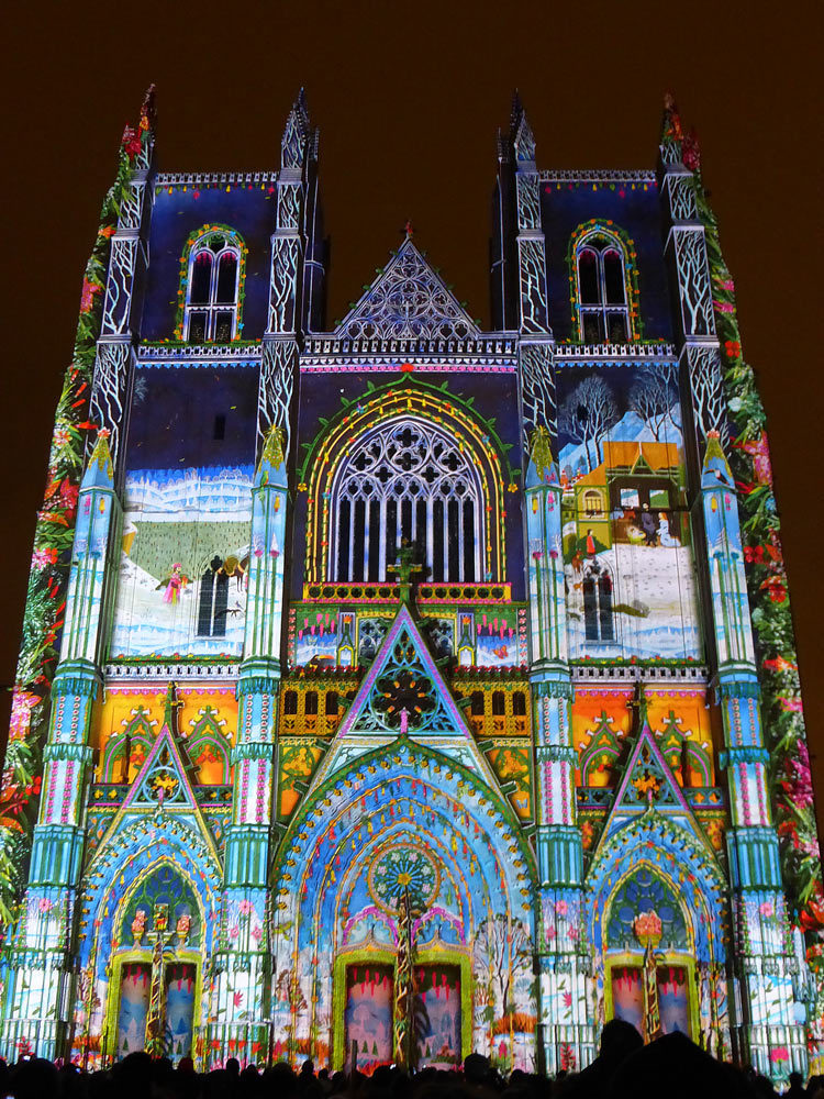 6 Son et lumiere - Illumi Nantes - Facade de la Cathedrale - Peinture Yann Thomas - Images Spectaculaires © Vincent Laganier