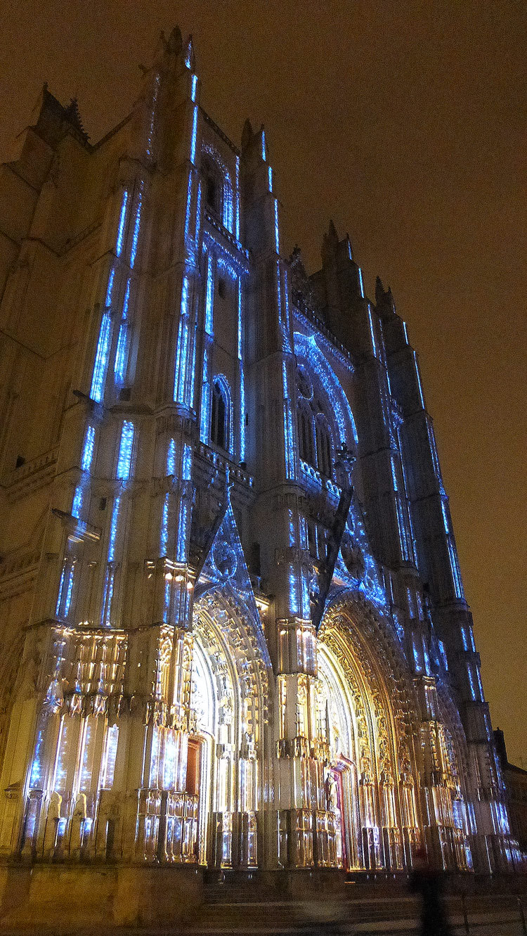 9 Son et lumiere - Illumi Nantes - Facade de la Cathedrale - Peinture Yann Thomas - Images Spectaculaires © Vincent Laganier