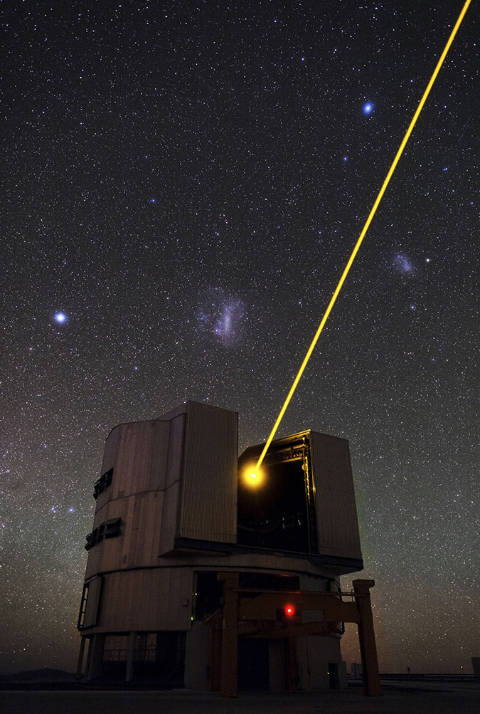 Laser dans le ciel - Photo : ESOB. Tafreshi (twanight.org)