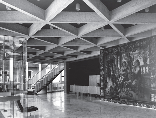 Construction du bâtiment en 1966 - Hall d’accueil du RDC © Archives Thonon-les-Bains