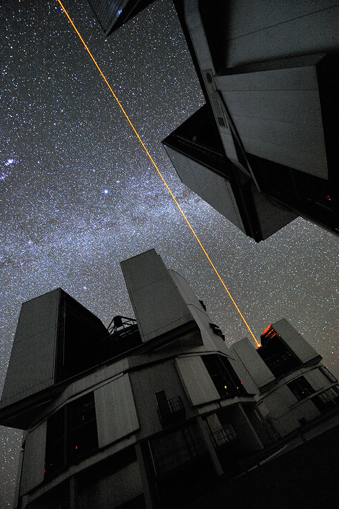 Laser qui sert à faire une étoile artificielle pour l’observation astronomique -Plateforme VLT - Photo : G. Hüdepohl, ESO