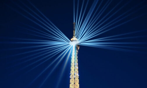 Illumination de la Tour Eiffel aux couleurs de la Corée du Sud