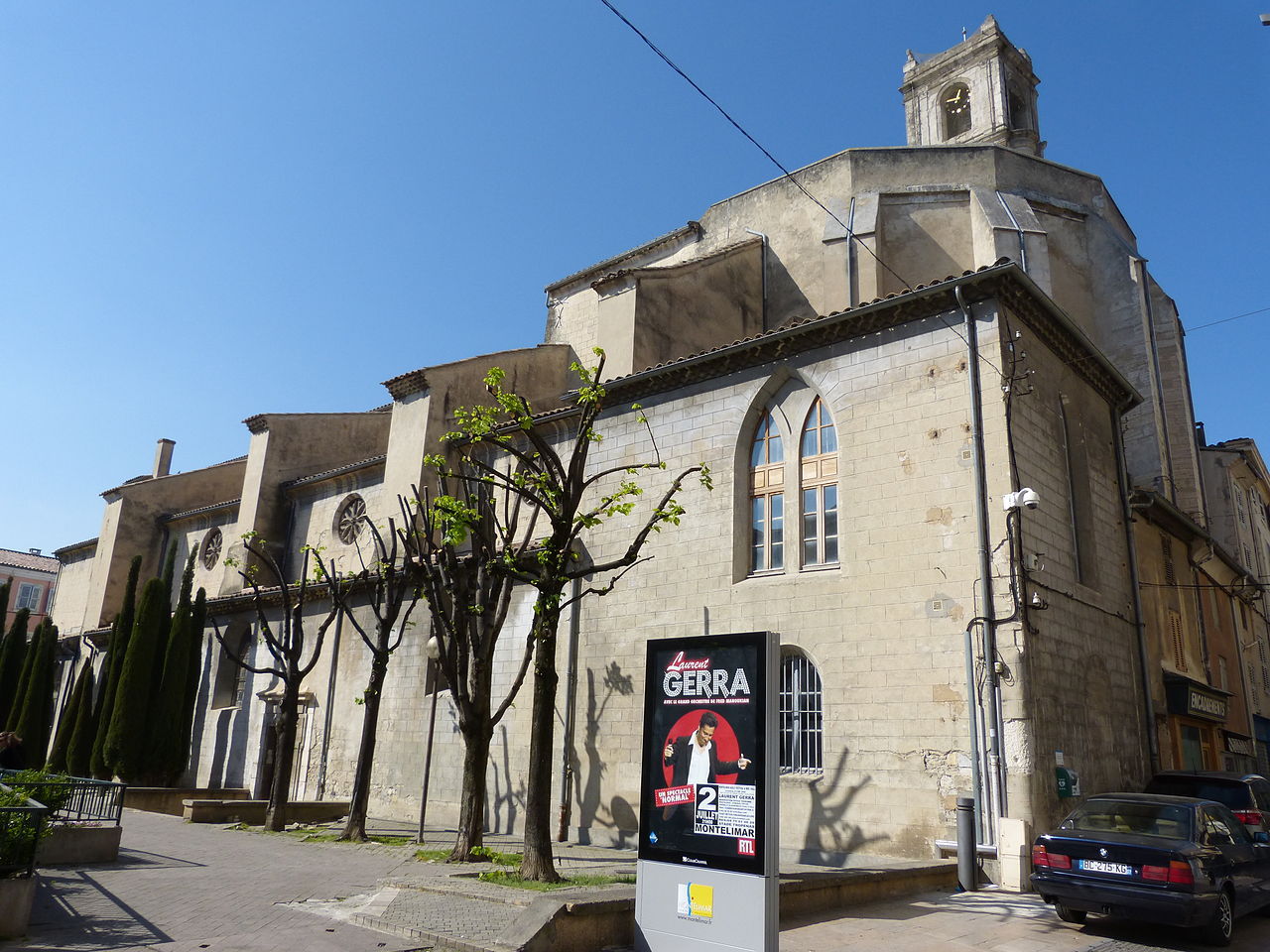 Collégiale Sainte-Croix; Montélimar, angle sud-est © Abaddon1337 - Wikipédia