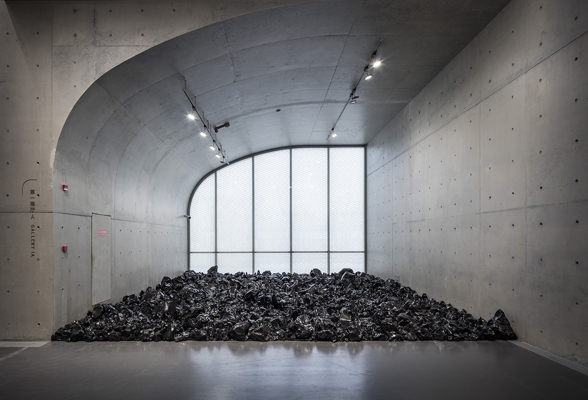 Olafur Eliasson, Your disappearing garden, 2011, Obsidian - Long Museum, Shanghai, 2016 - Photo Anders Sune Berg Courtesy of the artist; Vitamin Creative Space, Guangzhou; neugerriemschneider, Berlin; Tanya Bonakdar Gallery, New York © Olafur Eliasson