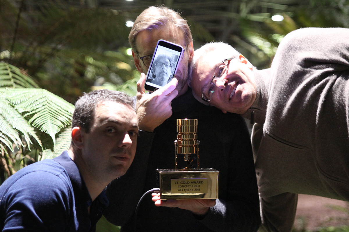 Nicolas Claisse, Alexis Coussement représentant François Gaunand, Philippe Mussard - Prix de la conception lumiere interieure ACE 2016 - trophée Concept light - Photo ACE