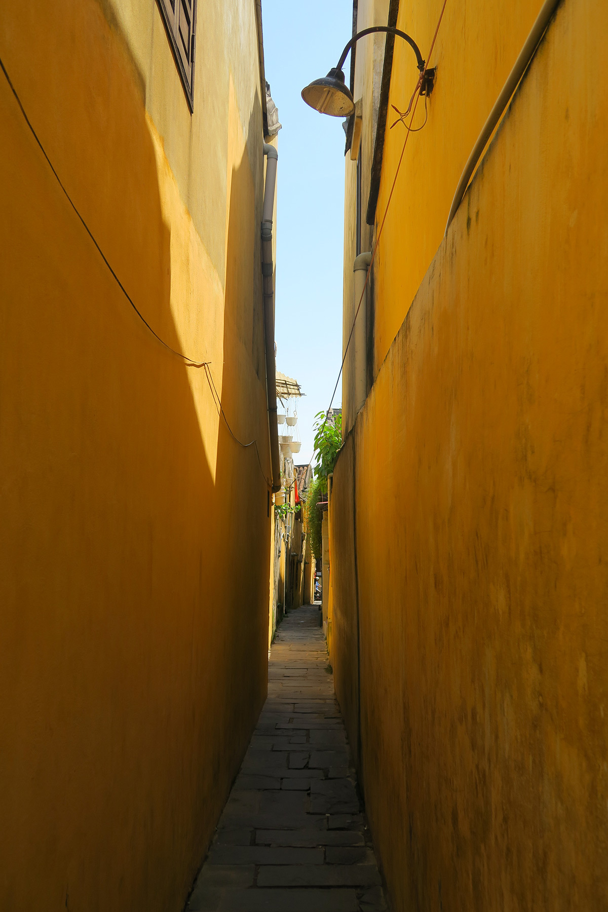 Hôi An - rue - Voyage au Vietnam © Roger Narboni, concepteur lumière