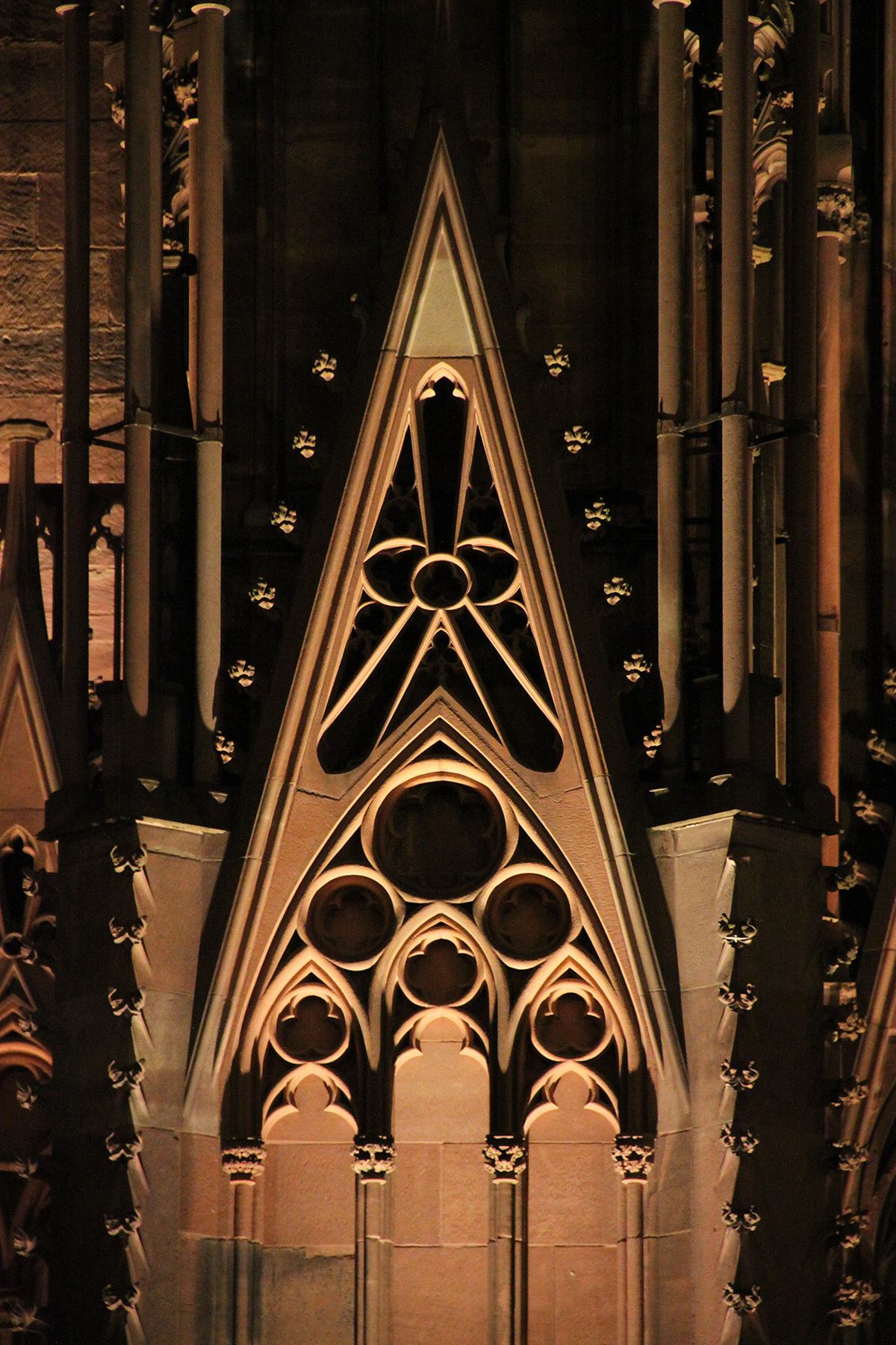 Cathédrale Notre-Dame, Strasbourg, France - détail de la mise en lumière pérenne - Conception lumière : L'Acte Lumière © Vincent Laganier