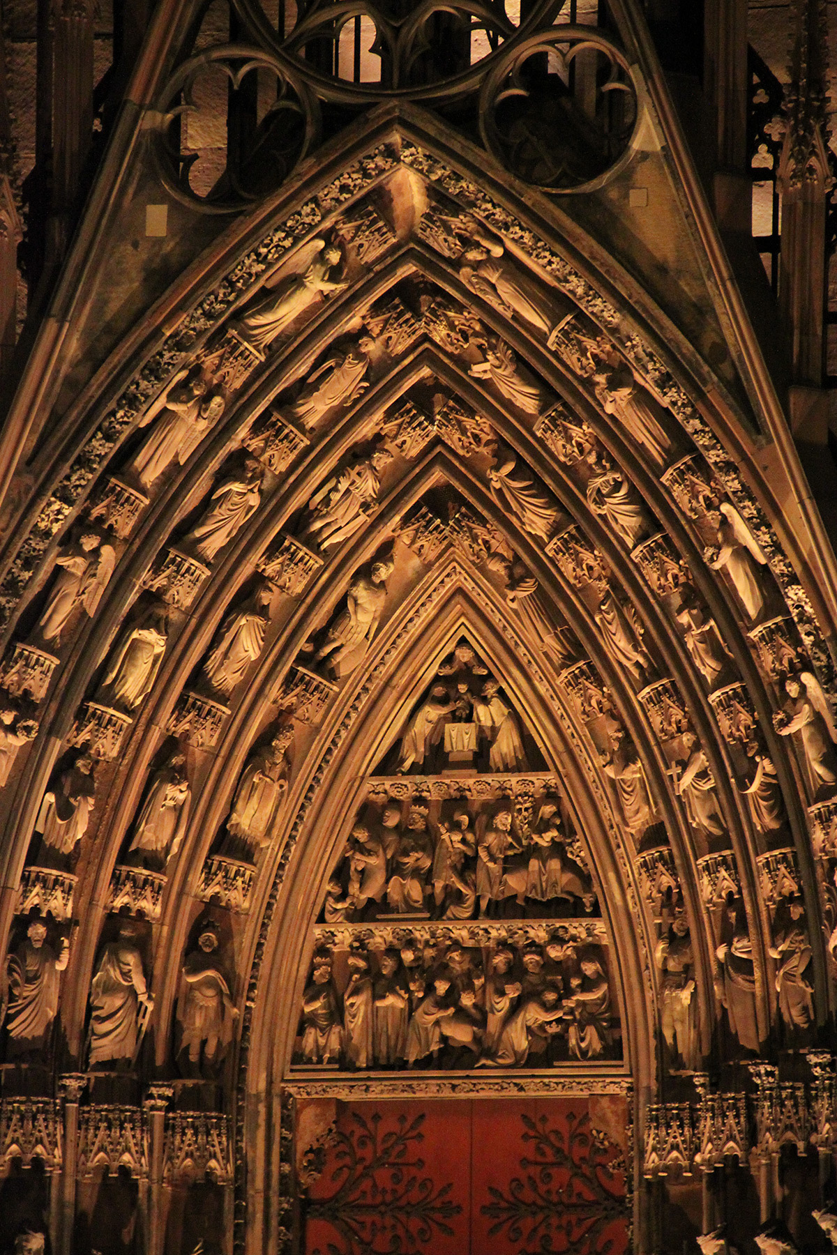 Cathédrale Notre-Dame, Strasbourg, France - détail de la mise en lumière pérenne - Conception lumière : L'Acte Lumière © Vincent Laganier