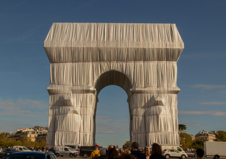 Christo, l'Arc de Triomphe emballé, dates et souvenirs