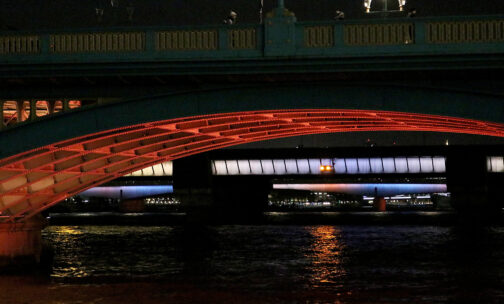 Southwark, Cannon Street Rail Bridge, ponts de Londres - Current, light art by Leo Villareal, Thames river, UK - Illuminated River London